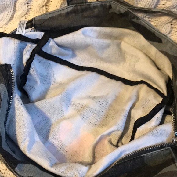 Camouflage Victoria’s Secret duffle bag - Picture 2 of 2